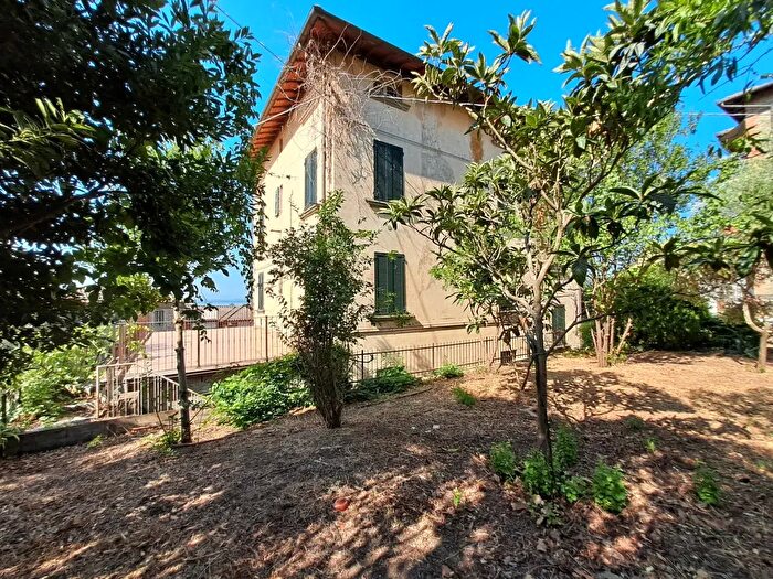 Casa con 5 locali in vendita in Tuoro Sul Trasimeno