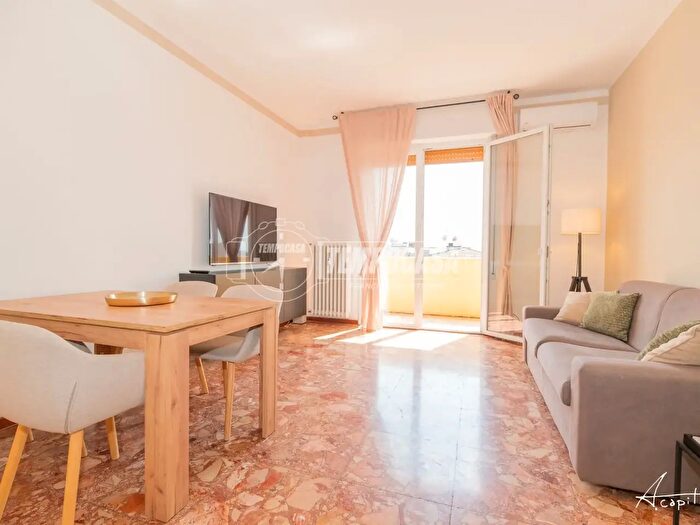 Appartamento trilocale in vendita in Via Emilia Est d, Modena