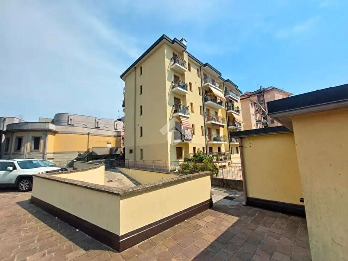 Appartamento trilocale in vendita in Via Petrarca, Vittuone