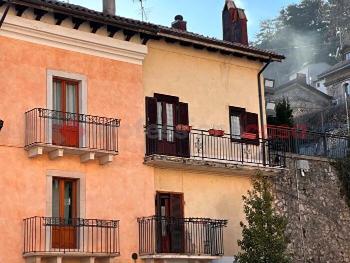 Appartamento trilocale in vendita in Piazza delle Chiesa, Pescasseroli