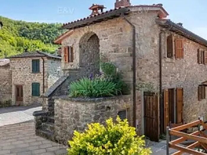 Casa quadrilocale in vendita in Via Giuseppe Mazzini, Ortignano Raggiolo