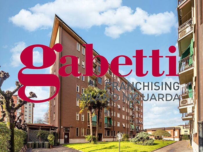 Appartamento trilocale in vendita in Via Santa Monica, Milano