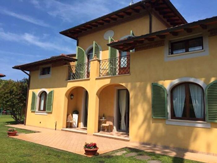 Casa con 6 locali in affitto in Forte Dei Marmi