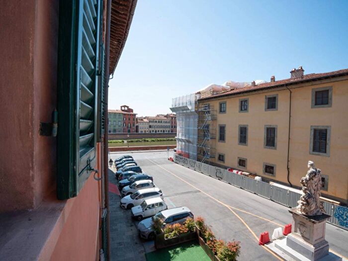 Appartamento trilocale in affitto in Piazza Francesco Carrara, Santa Maria, Pisa