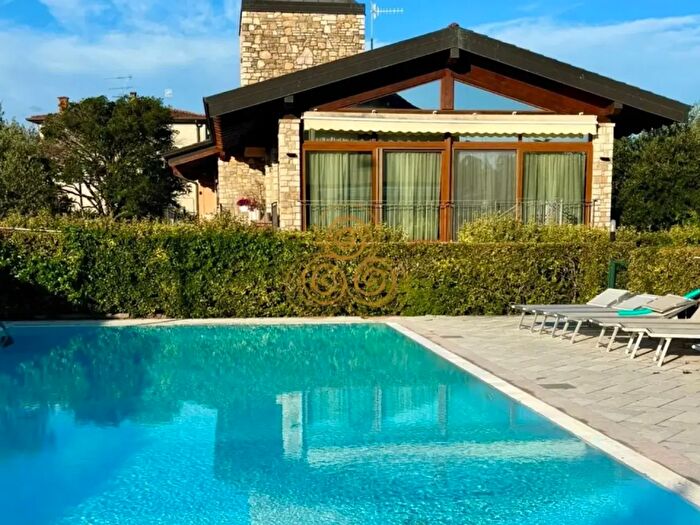 Casa con 7 locali in vendita in Desenzano del Garda, Lonato del Garda