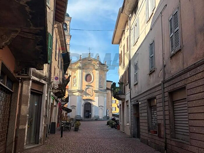 Casa con 7 locali in vendita in Vicolo Fossati, Germignaga