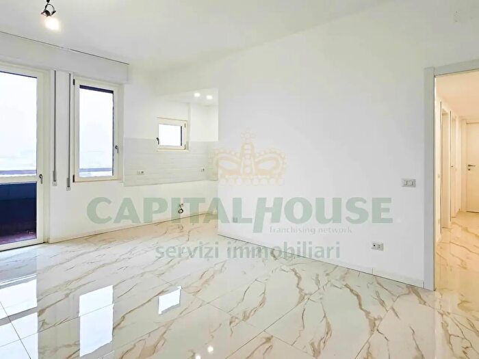 Appartamento trilocale in vendita in Via Porto Corsini, Milano