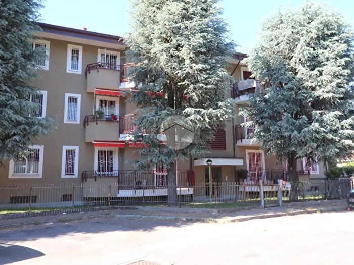 Appartamento trilocale in vendita in Via Virgilio, Rho