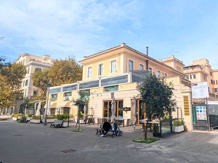 Appartamento trilocale in affitto in Viale dei Misenati, Ostia Levante, Roma