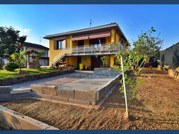 Casa quadrilocale in vendita in Via Castiglioni, Caronno Varesino