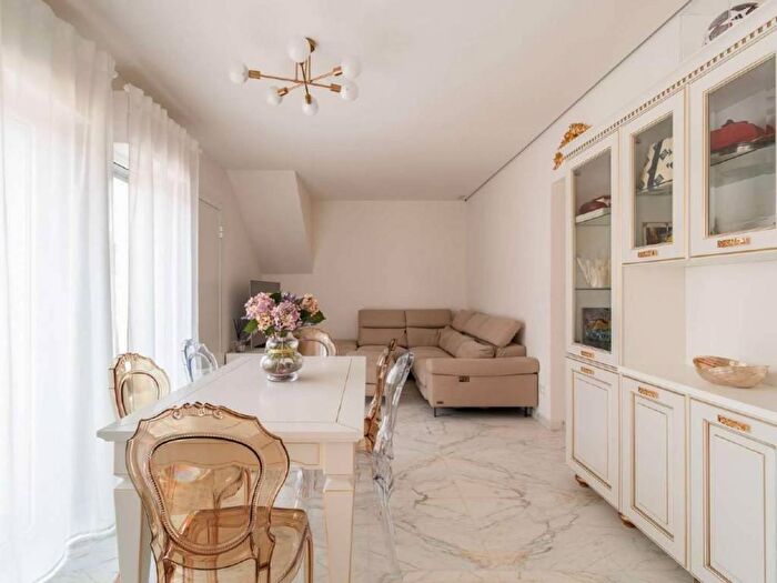 Appartamento con 6 locali in affitto in Via Giuseppe Mazzini, Centro, Forte dei Marmi