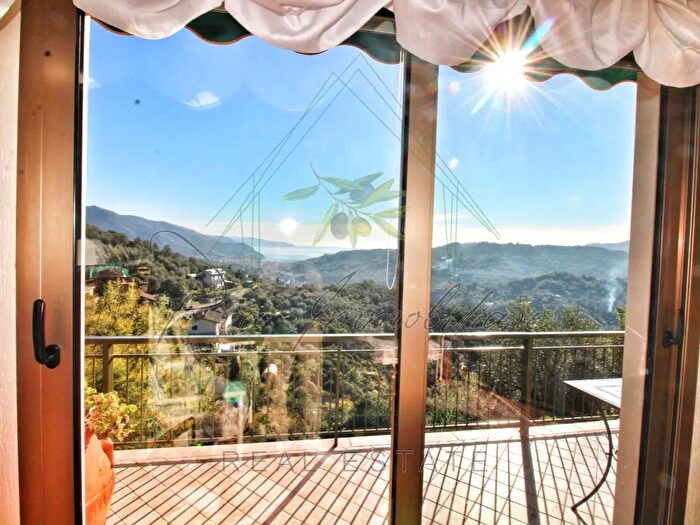 Appartamento quadrilocale in vendita in Via Sotto La Croce h, Rapallo