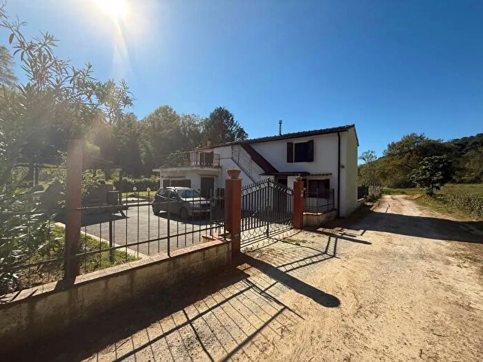 Casa con 9 locali in vendita in Crespina Lorenzana