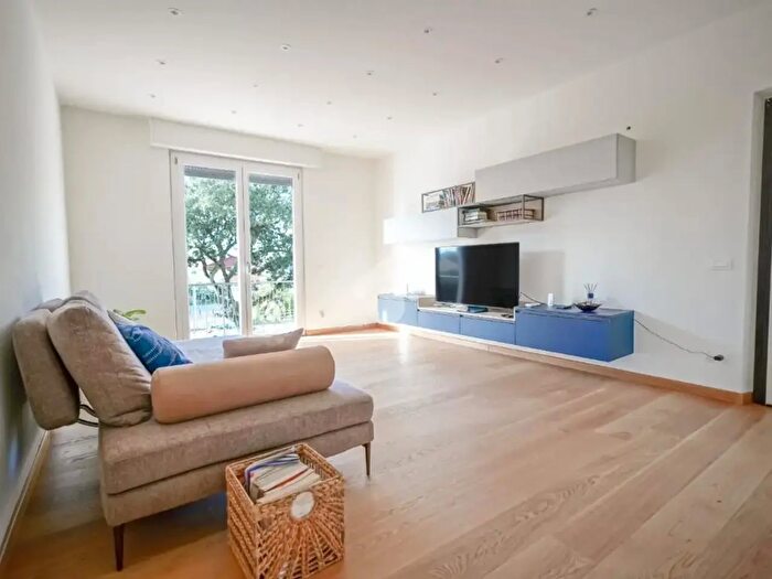 Appartamento quadrilocale in vendita in Viale Roma, Massa