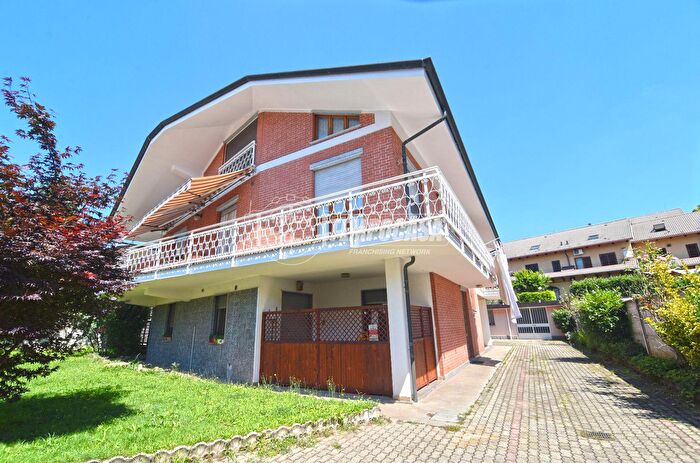 Appartamento trilocale in vendita in Via San Giovanni, Volpiano