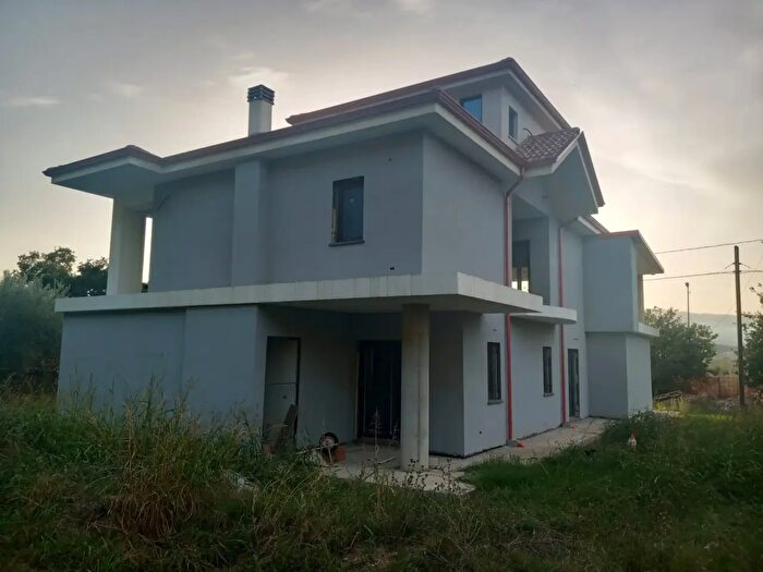 Casa quadrilocale in vendita in Contrada Pianette Snc, Rose