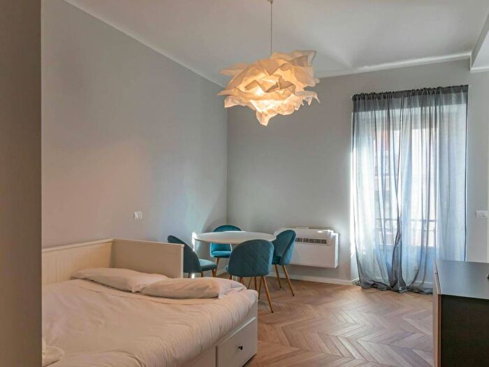 Appartamento monolocale in affitto in Via Curtatone, Quadronno Crocetta, Milano