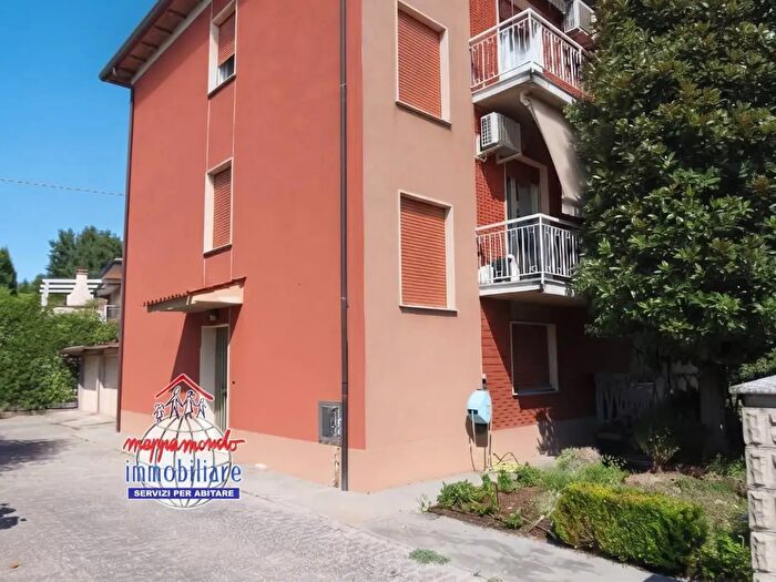 Casa con 8 locali in vendita in Castello D'Argile