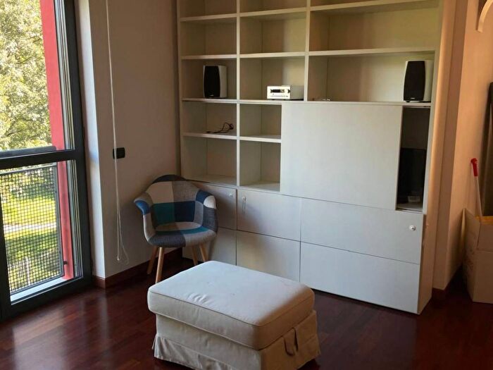 Appartamento trilocale in affitto in Via Nervesa, Lodi Brenta, Milano