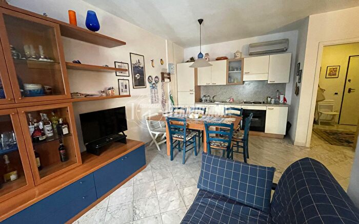 Appartamento bilocale in vendita in Via Alessandro Raffaelli, Viareggio