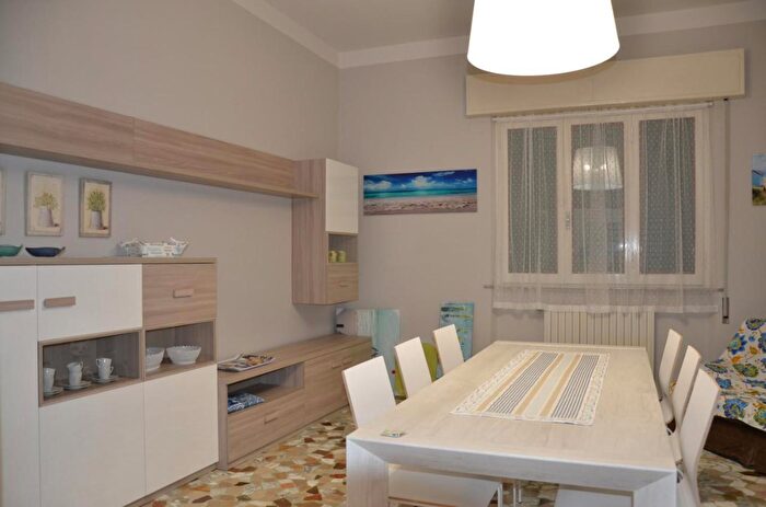 Casa con 6 locali in affitto in Pietrasanta