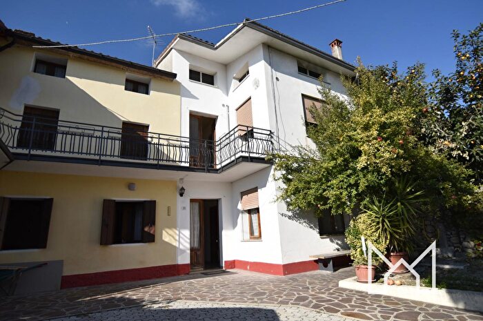 Casa quadrilocale in vendita in Borso Del Grappa