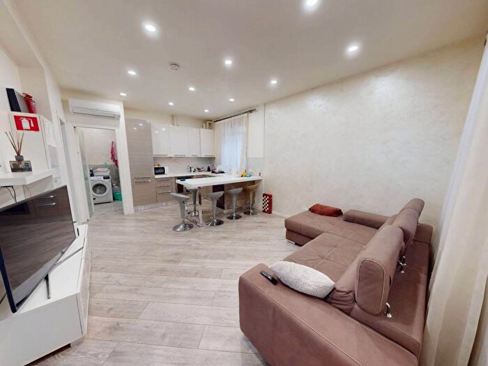 Appartamento trilocale in affitto in Via Teodoro Mariani, Albate Muggiò, Como