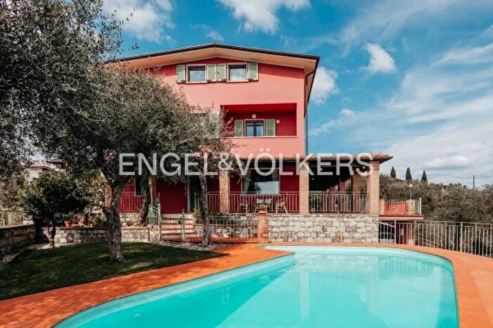 Casa con 6 locali in vendita in Via Don Giovanni Minzoni, Vezzano Ligure