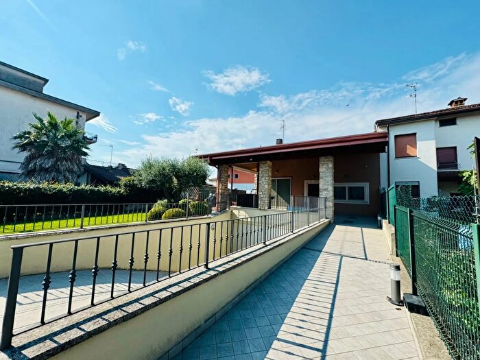 Case in Vendita e in Affitto - 3