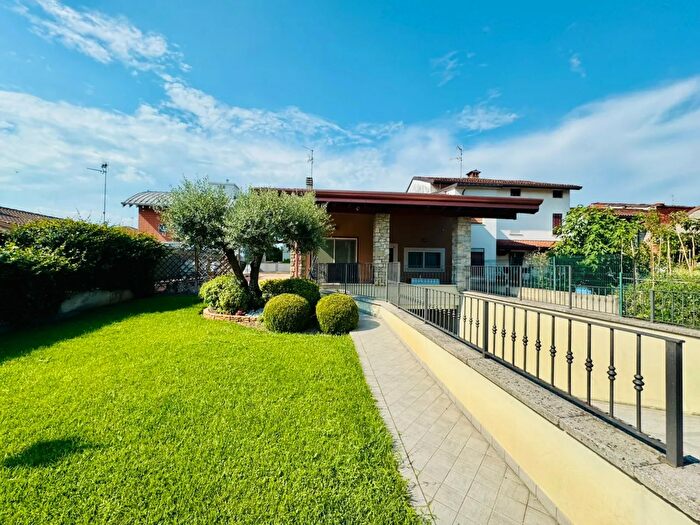 Casa quadrilocale in vendita in Ghedi