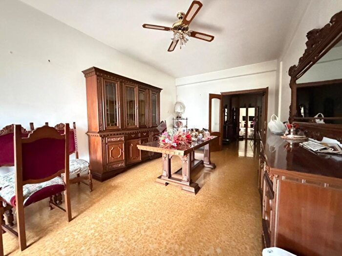 Appartamento trilocale in vendita in Via Greve, Roma