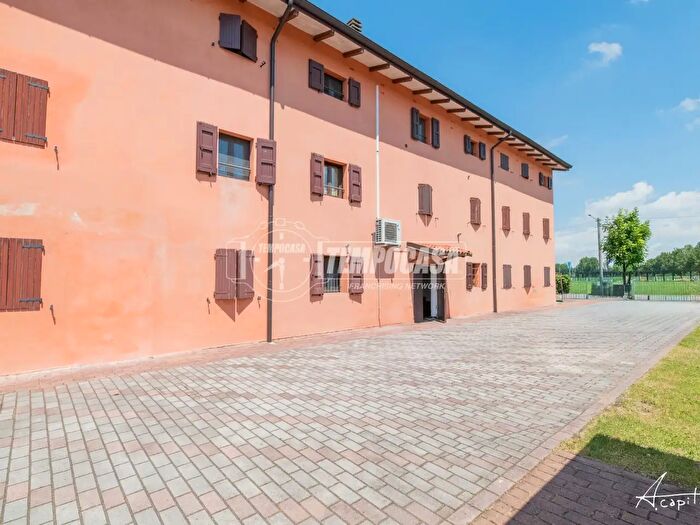 Casa con 8 locali in vendita in Stradello Sottopassaggio, Modena
