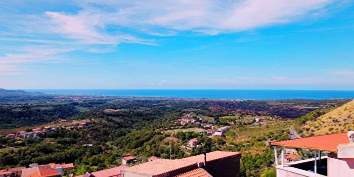 Casa con 8 locali in vendita in Via Policastro, Santa Domenica Talao