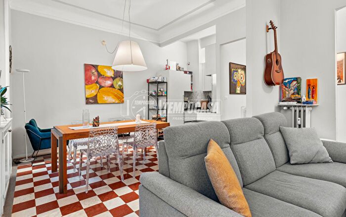 Appartamento trilocale in vendita in Via Simone dOrsenigo, Milano