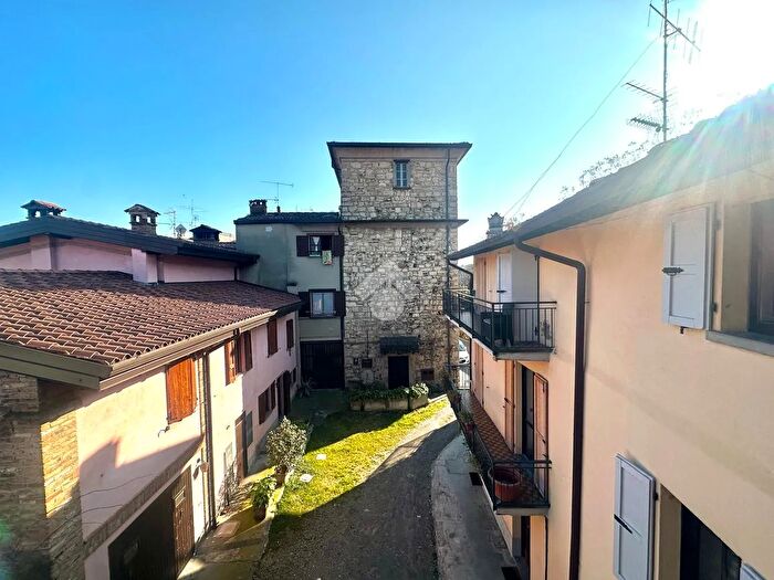 Appartamento trilocale in vendita in Buono Stato Locato, Corte Franca