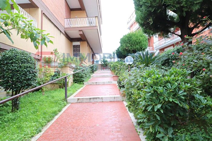 Appartamento trilocale in vendita in Via Filippo Vassalli Roma, Roma