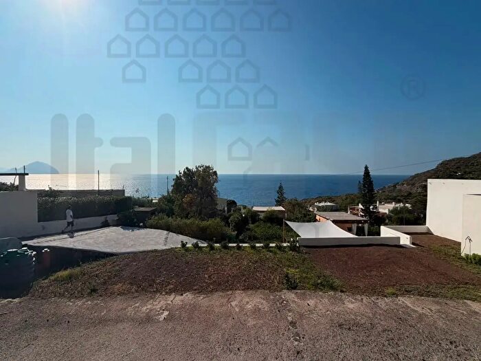 Casa trilocale in affitto in Pollara, Malfa
