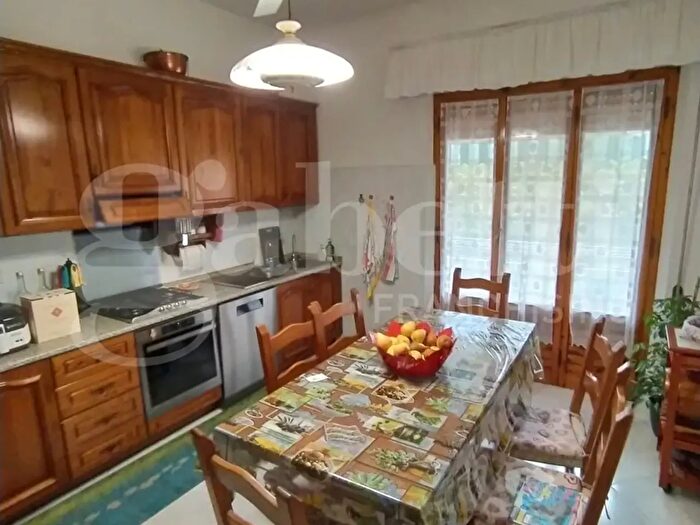 Appartamento con 5 locali in vendita in Poggibonsi