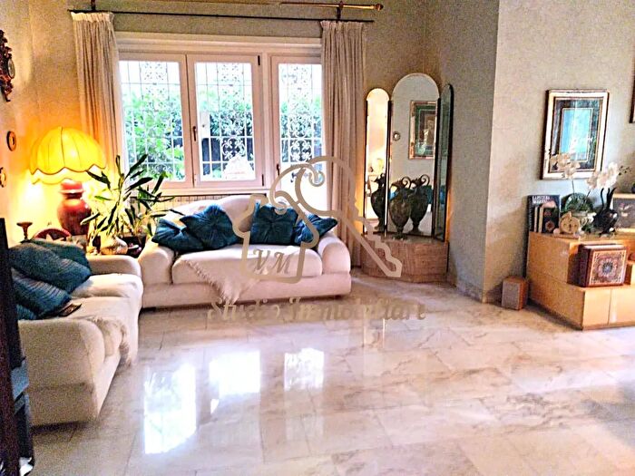 Appartamento quadrilocale in vendita in Via di San Godenzo, Roma