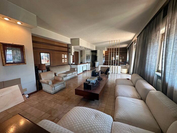 Appartamento con 6 locali in vendita in Via Nunzio Caudullo, Misterbianco