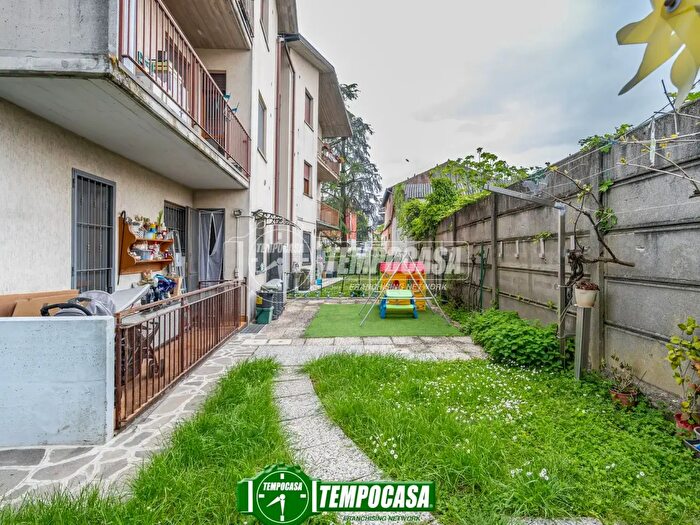 Appartamento trilocale in vendita in Osio Sotto