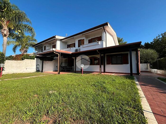 Casa quadrilocale in vendita in Via Andromeda, Sabaudia