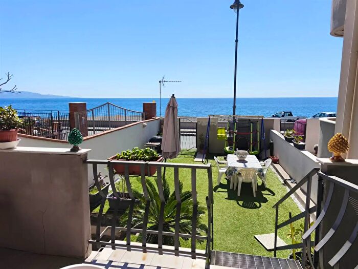 Appartamento quadrilocale in vendita in Via Lungomare Unità dellItalia, Nizza Di Sicilia