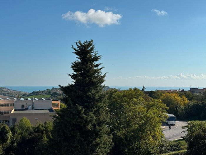 Appartamento con 6 locali in vendita in Viale Trento Snc, Fermo