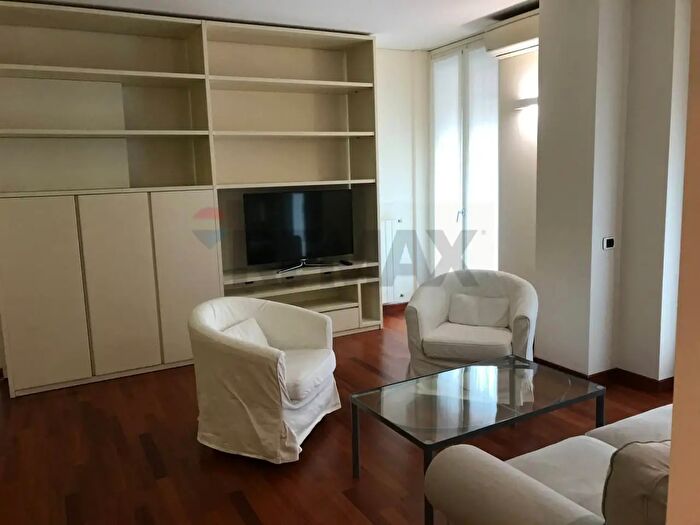 Appartamento trilocale in vendita in Corso San Gottardo, Milano