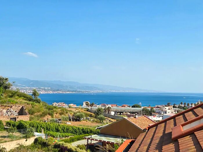 Appartamento con 5 locali in vendita in Via Comunale Sperone a, Messina