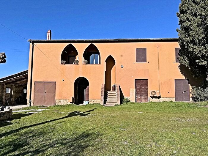 Casa con 12 locali in vendita in Suvereto