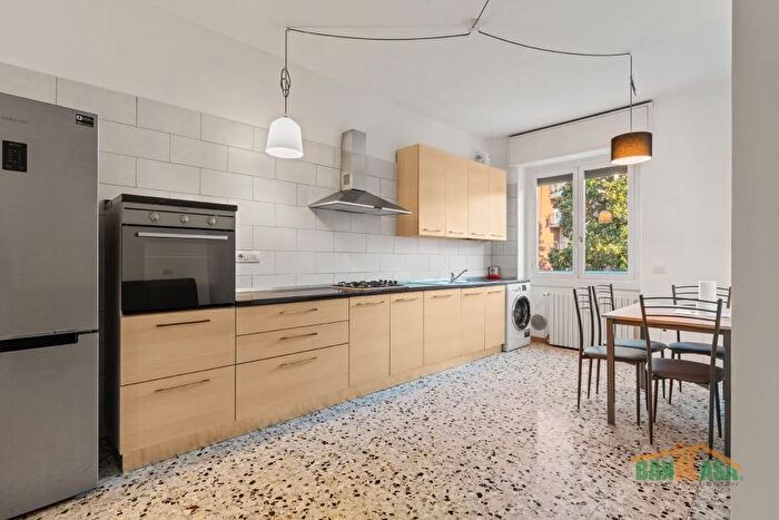 Appartamento trilocale in affitto in Via Ignazio Ciaia, Dergano, Milano