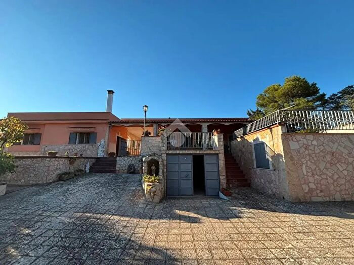 Casa con 8 locali in vendita in Contrada Trasconi, Martina Franca