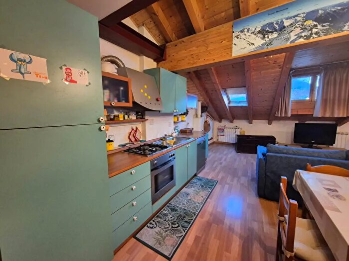 Appartamento con 5 locali in vendita in Via della Crosera, Peio